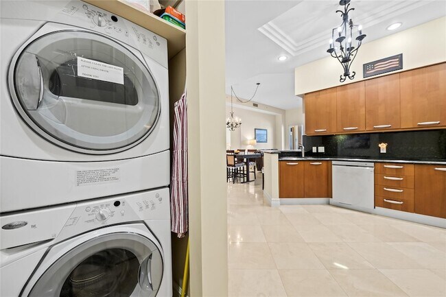 Building Photo - 4444 El Mar Dr