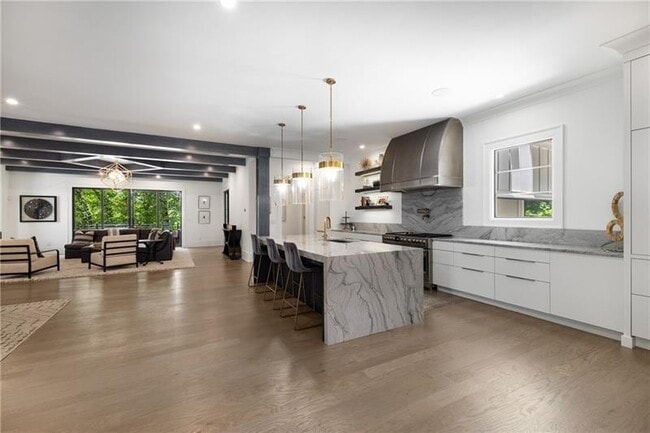 Building Photo - 306 Pinecrest Rd NE