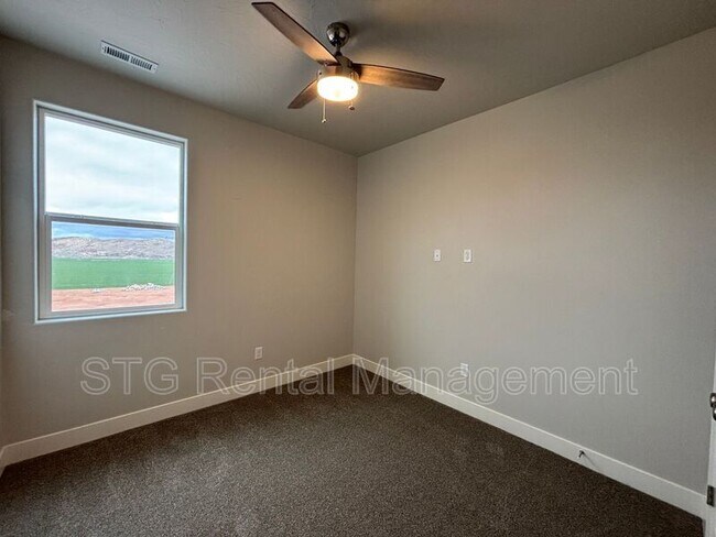 Building Photo - 1085 S 4380 W