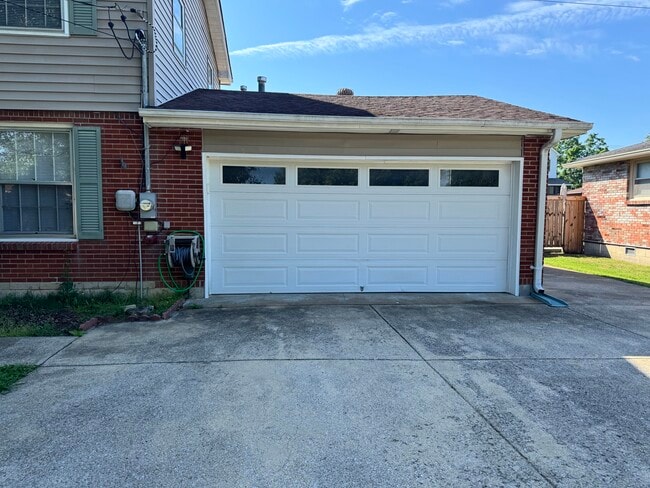 Building Photo - 446 Capri Dr