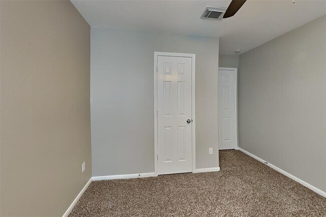 Building Photo - 18027 Hillock Glen Ln