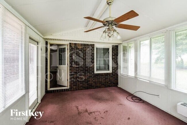 Building Photo - 2144 Moon Dr SW