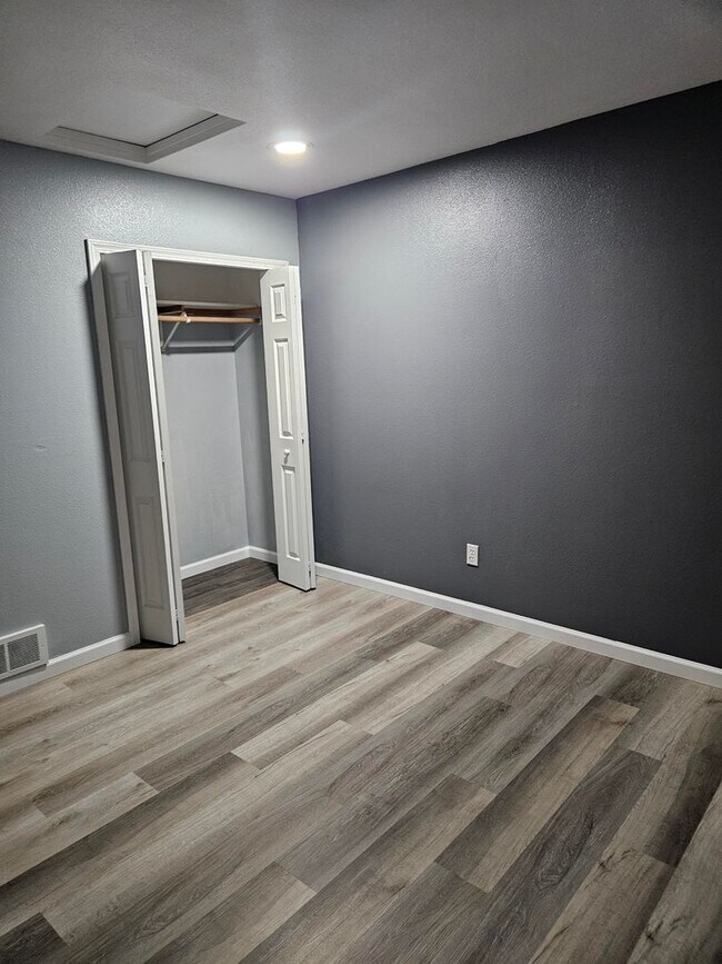 Building Photo - 1017 Lincoln St