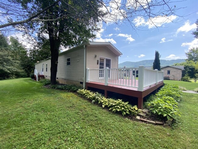 Building Photo - 2075 Walnut Cove Rd