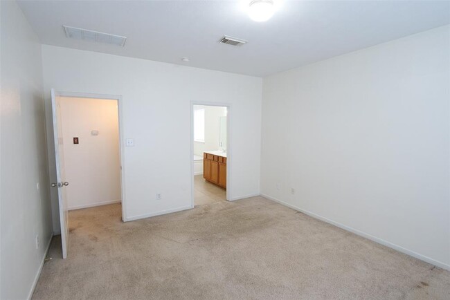Building Photo - 3030 Sunchase Ct