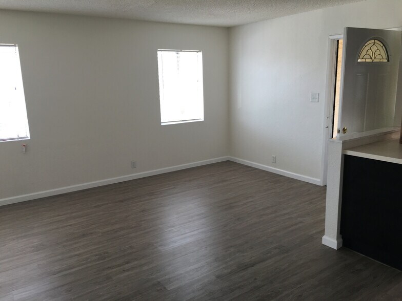 Living/Dining room (note: hardware and ceilings updated) - 1924 Park Grove Ave