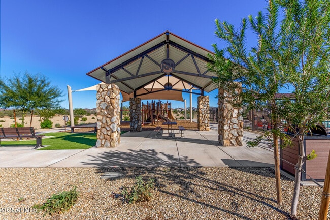 Building Photo - 14633 W Sand Hills Rd