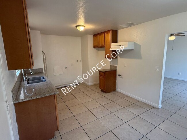 Building Photo - 2028 Yosemite Ct