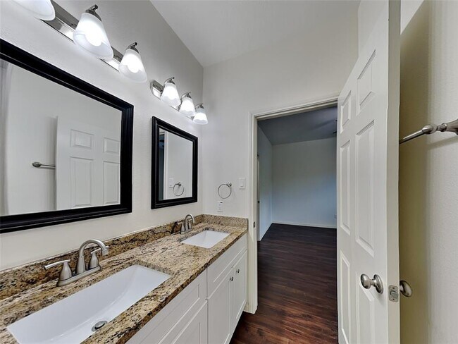 Building Photo - 2037 Vanamen Ct