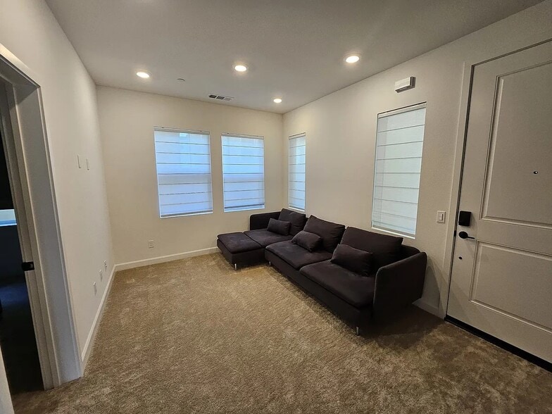 Primary Photo - 11886 Ella Way