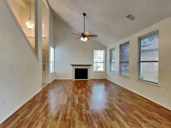 Building Photo - 1012 Garden Trail