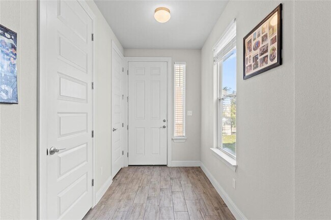 Building Photo - 113 Stone Crk Dr