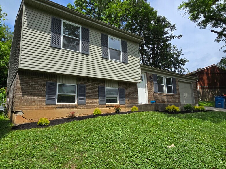 Building Photo - 9008 John Paul Ct