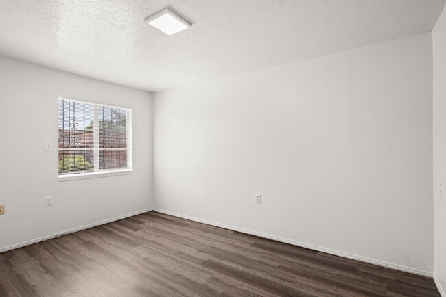 Building Photo - 1105 Calle Mesquite