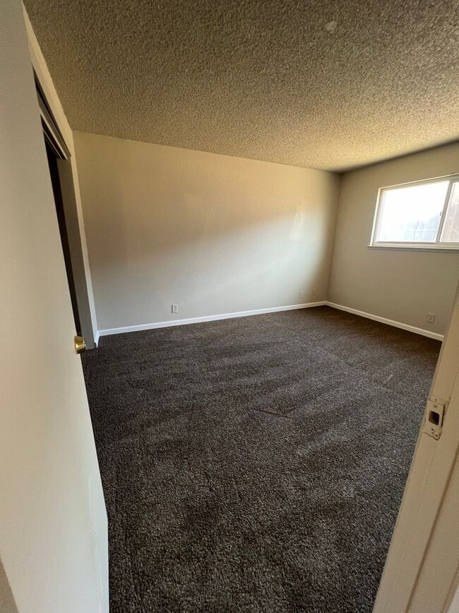 Building Photo - 6320  Lignos 5505-07 Missie