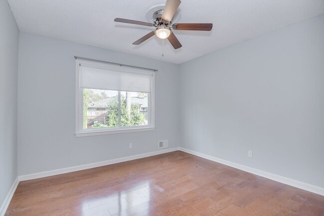 Building Photo - Great Location 4 Bedroom