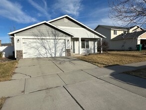 Building Photo - 327 S Aspen St