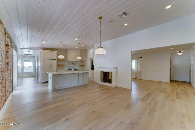 Building Photo - 4331 E Avalon Dr