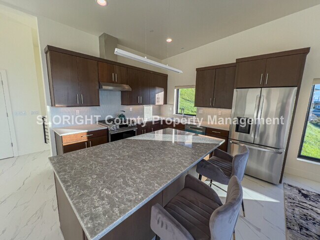 Building Photo - AVAILABLE NOW - Executive Luxury Ocean-View Home in Prime Morro Bay Location - 3 Bed / 3 Bath