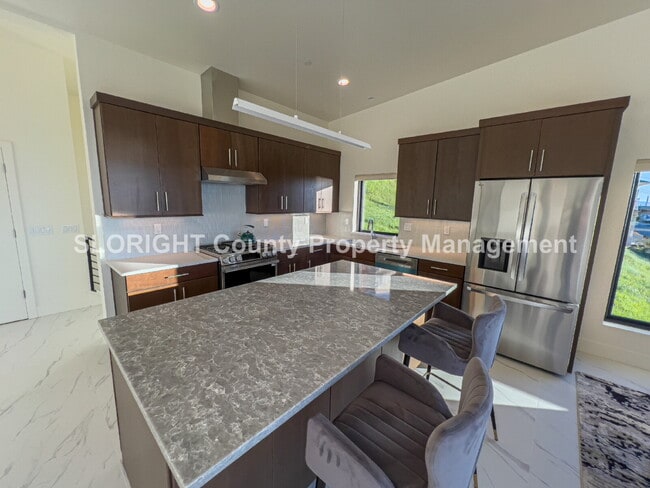 Building Photo - AVAILABLE NOW - Luxury Ocean-View Home in Prime Morro Bay Location - 3 Bed / 3 Bath