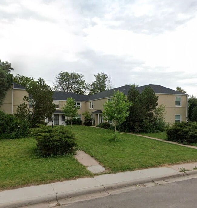 Building Photo - 2 BEDROOM 1 BATHROOM TOWNHOME CLOSE TO WARREN AIR FORCE BASE