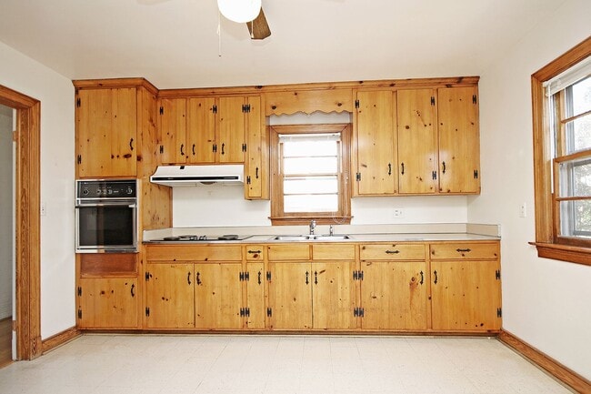 Building Photo - One-Level Living Near Downtown, UVA, and P...