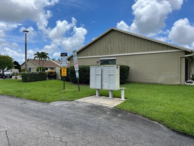 Building Photo - 10295 Boca Bend W