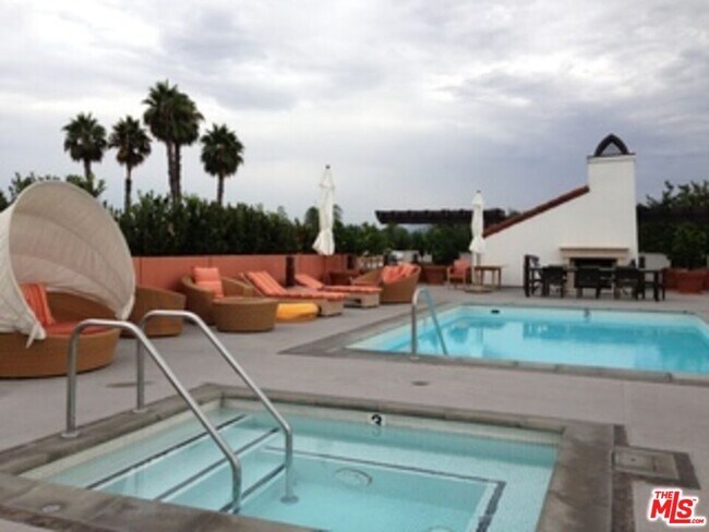 Building Photo - 10639 Woodbridge St