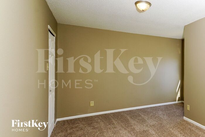 Building Photo - 2122 Southernwood Ln