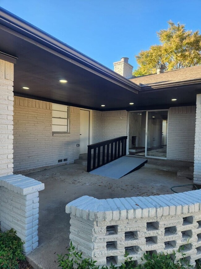 Building Photo - Spacious 4BR House in Dallas