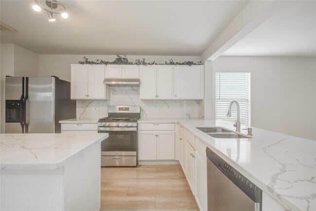 Building Photo - 8542 Village Rose Ln