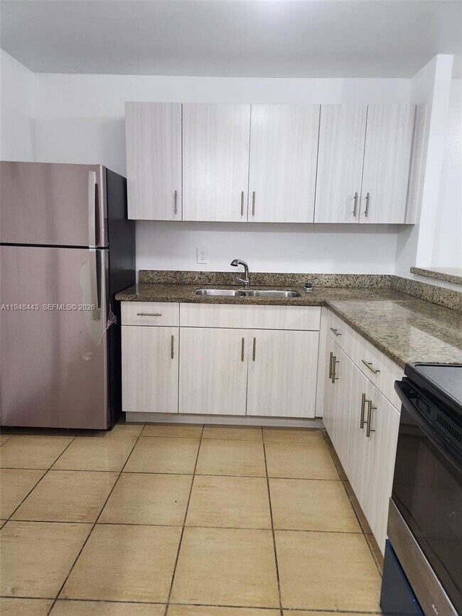 Building Photo - 15201 NE 6th Ave