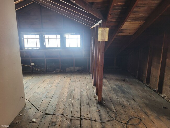 Building Photo - 3 br, 1 bath House - 818 East McClure Avenue