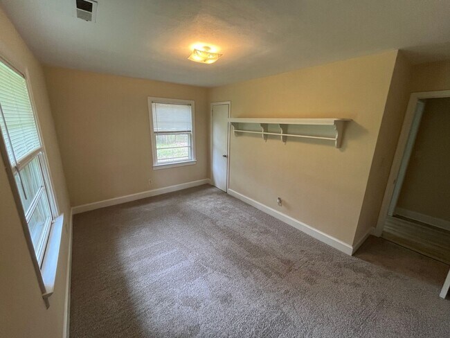 Building Photo - 229 Bridgeview Cir