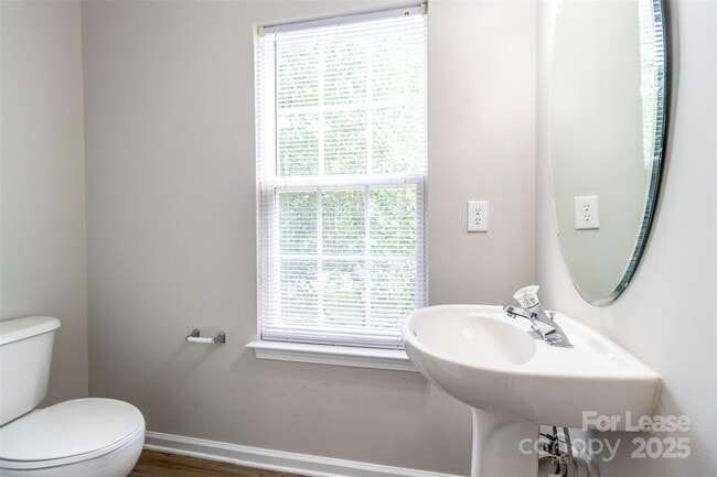 Building Photo - 9618 Blossom Hill Dr