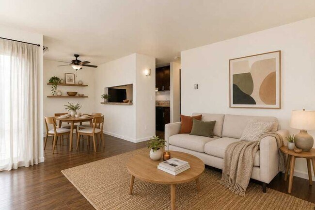 Building Photo - North Beacon Hill 1 Bedroom Apartment for Rent | Beacon Hill Light Rail Access, Balcony, Hardwood...