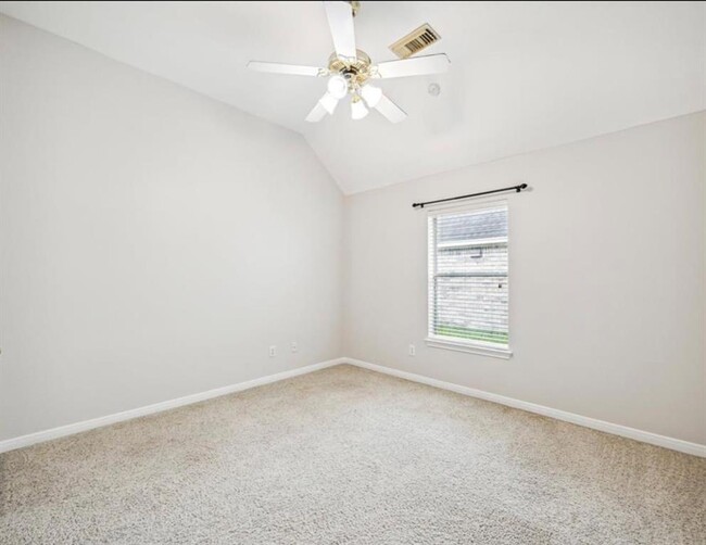Building Photo - 2137 Lakewind Ln