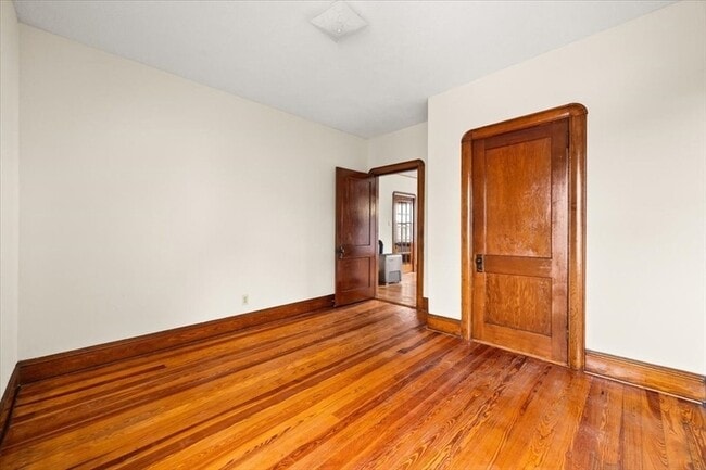 Building Photo - 576 Slade St