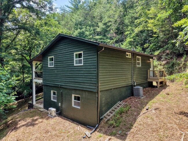 Building Photo - 45 Mountain Stream Rd