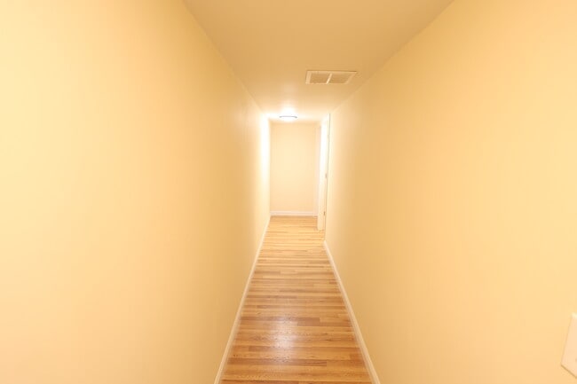 Building Photo - 6157 W Belmont Ave