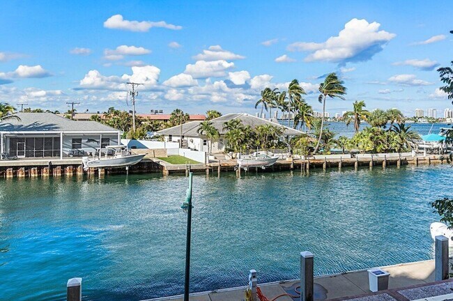 Building Photo - 2650 Lake Shore Dr