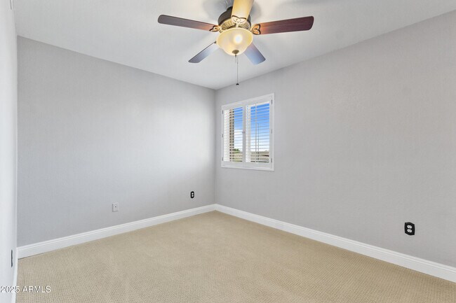 Building Photo - 1131 N York Cir