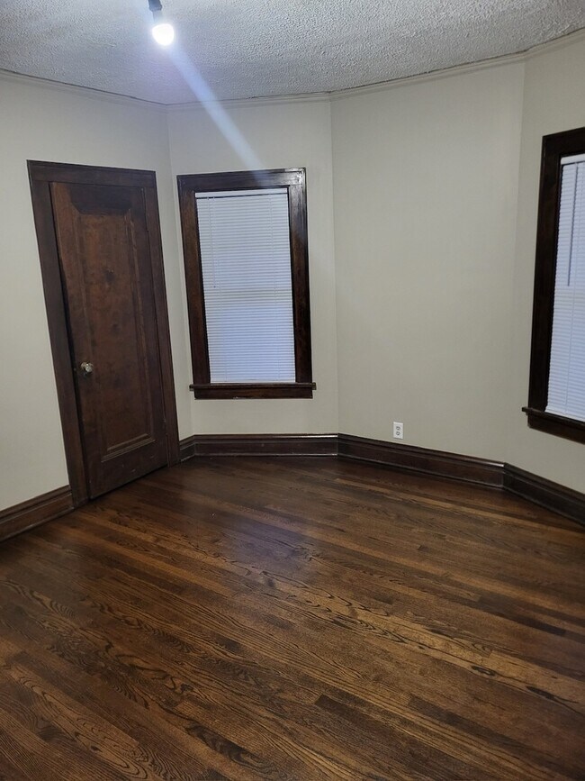 Building Photo - 310 Whittier Ave