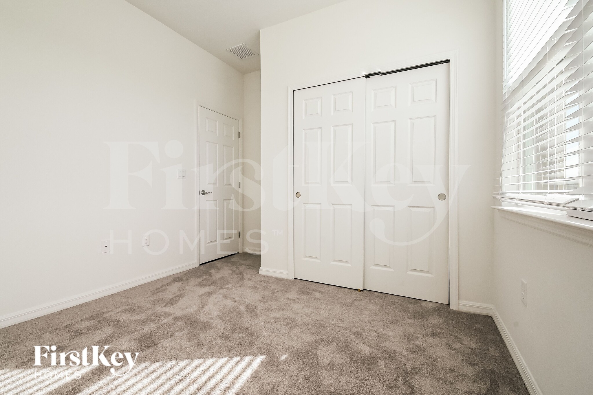 Building Photo - 564 Crown Rose Dr