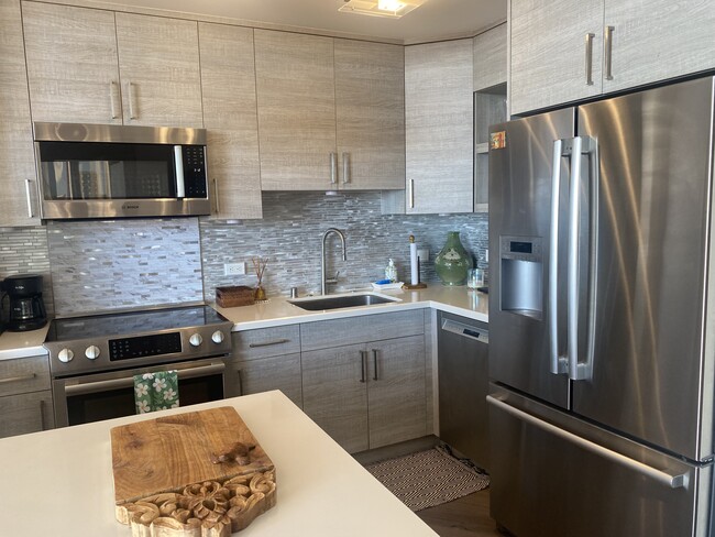 Building Photo - 725 Kapiolani Blvd