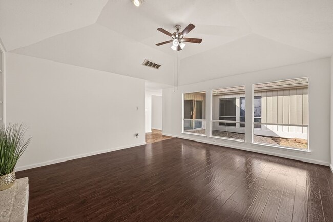 Building Photo - 1007 Apache Falls Dr