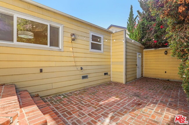 Building Photo - 555 S Westgate Ave