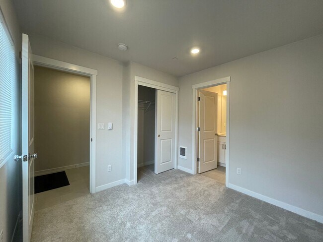 Building Photo - Brand New 2024 Build in the Bethany Crossing Neighborhood ~ 3Bd/3Ba - Washer/Dryer and Single Car...