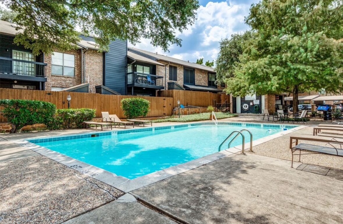 Building Photo - 7525 Holly Hill Dr