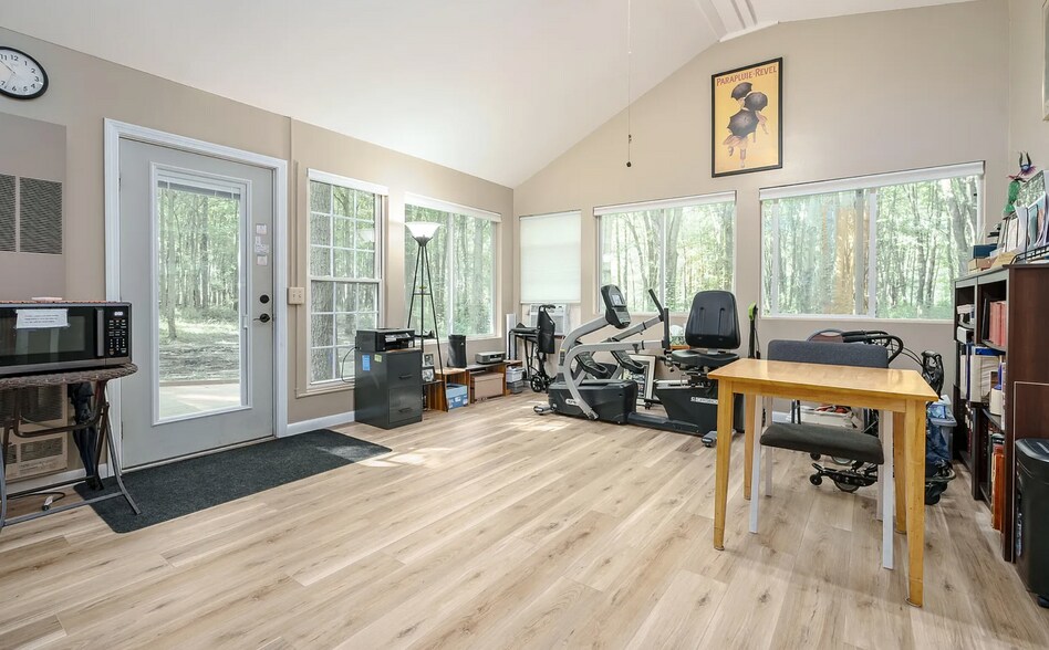 Building Photo - 5884 E P Ave